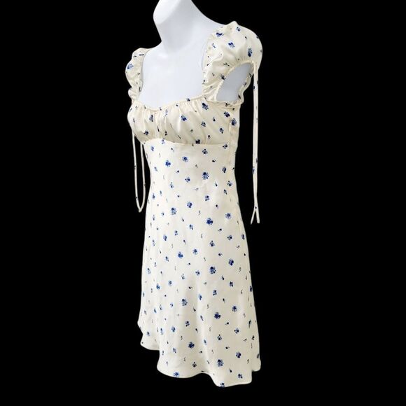 2/$20 Zara Cream Colour Blue Floral Pattern Top Blouse Size: XS - Picture 3 of 8